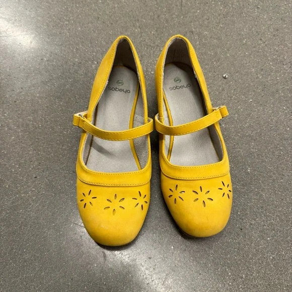 SOBEYO Yellow Girls Mary Jane Shoes Size 4 - Picture 7 of 9